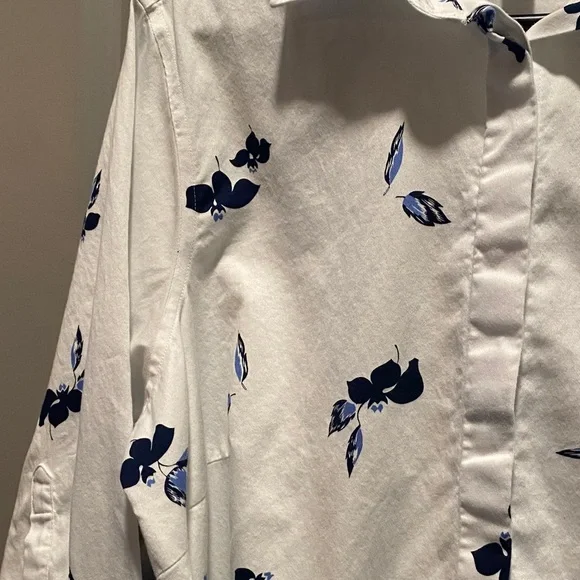 Chaps Women’s White & Blue Floral No-Iron Button-Down Blouse | Size 1X | 100% Co - Picture 4 of 10